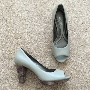 💕2xHP💕 EUC naturalizer open toe snakeskin heels